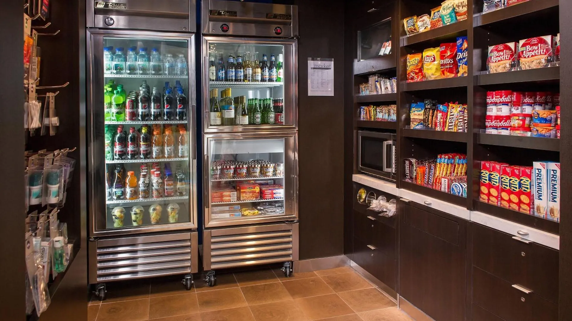 Courtyard By Marriott Richmond West Hotel