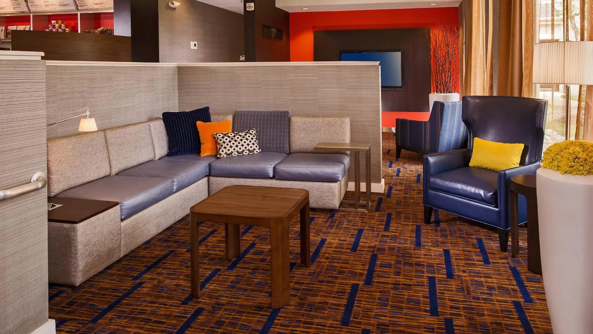 Courtyard By Marriott Richmond West Hotel