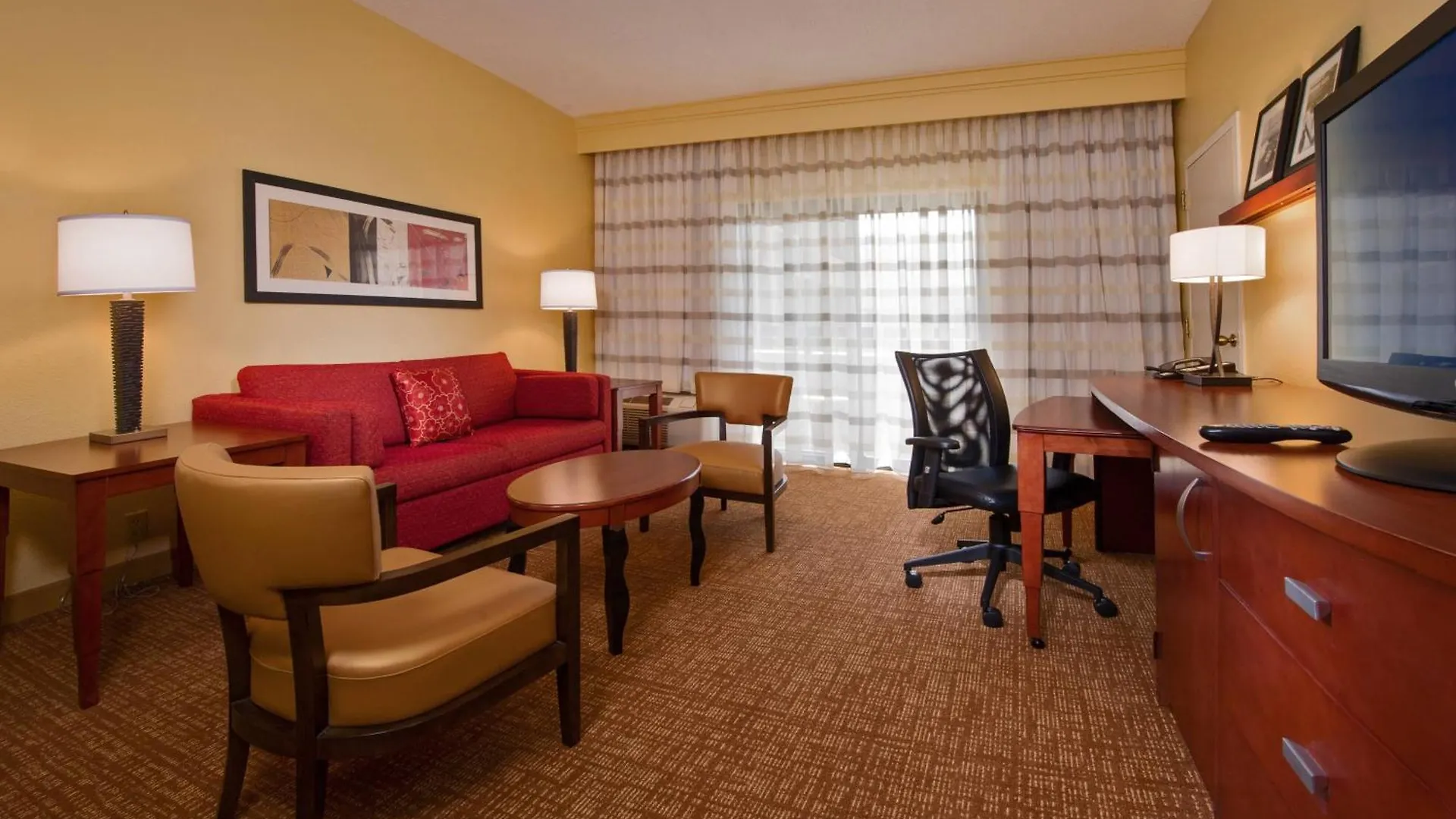 Courtyard By Marriott Richmond West Hotel