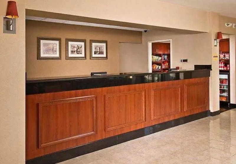 Courtyard By Marriott Richmond West Hotel