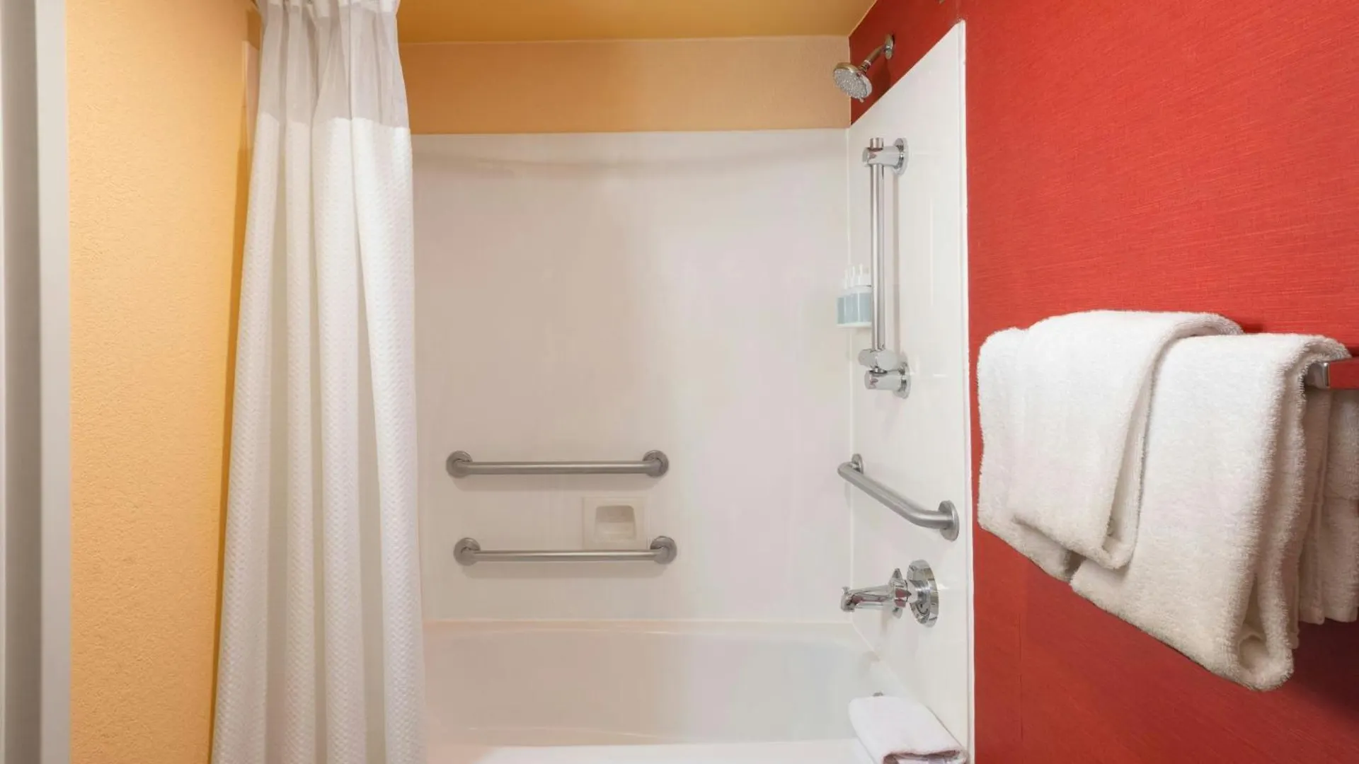 Courtyard By Marriott Richmond West Hotel