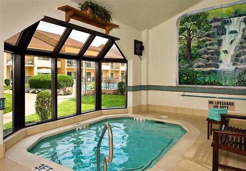 Courtyard By Marriott Richmond West Hotel